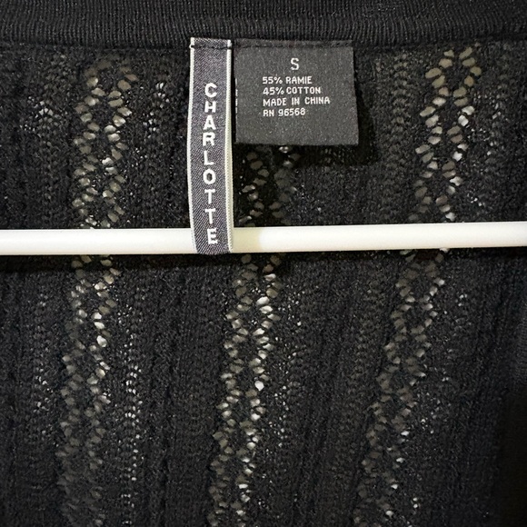 Elegant Black Knit Crop Cardigan - Picture 3 of 4